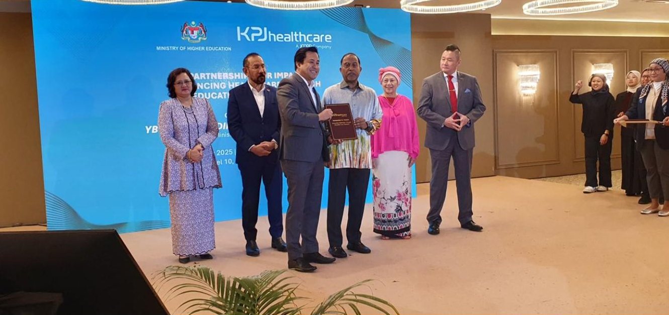 Research agreement exchange on stage at the KPJ Healthcare University ceremony